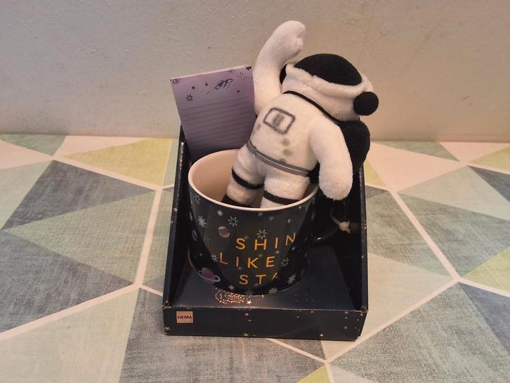 HEMA Cadeauset Ruimtevaart: Mok & Knuffel, Huis en Inrichting, Keuken | Keukenbenodigdheden, Nieuw, Ophalen of Verzenden