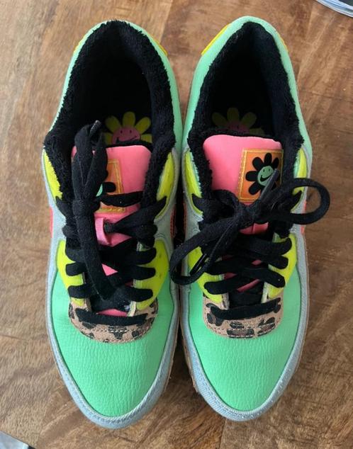Nike Air Max 90 LX 90s Illusion Green, Kleding | Dames, Schoenen, Zo goed als nieuw, Sneakers of Gympen, Groen, Ophalen of Verzenden