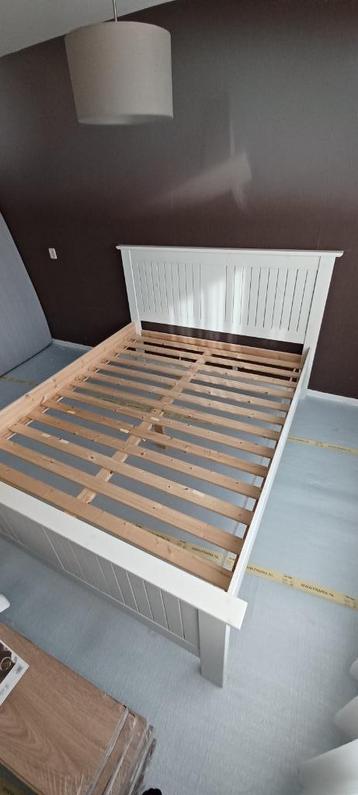 Mooi wit houten bedframe. - afbeelding 3