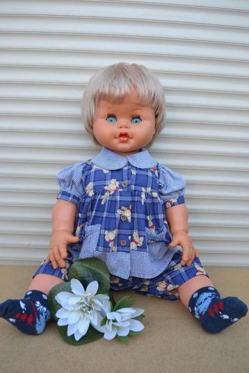 Mooie grote Bella pop uit de jaren 1960 NR 4158 beschikbaar voor biedingen