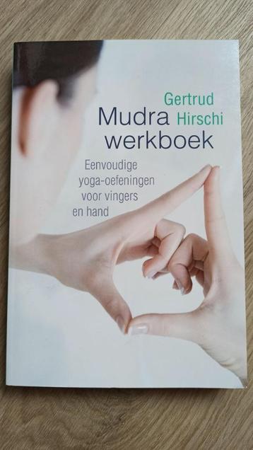 Gertrud Hirschi - Mudra werkboek, eenvoudige yoga oefeningen beschikbaar voor biedingen