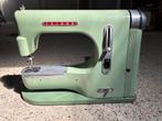 Oude Fridor naaimachine. In koffer en met attributen., Hobby en Vrije tijd, Naaimachines en Toebehoren, Ophalen, Gebruikt, Naaimachine