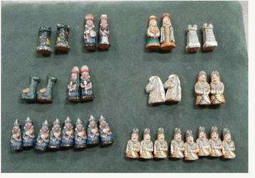 Antiek handbeschilderde schaakstukken schaakspel  beschikbaar voor biedingen