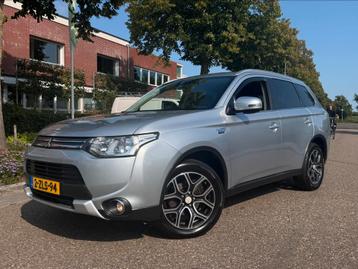 Mitsubishi Outlander 2.0 Phev 4WD | Afn. Trekhaak | Camera beschikbaar voor biedingen