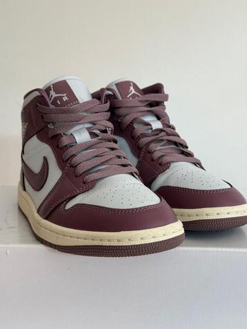 Air Jordan 1 Mid Sky J Mauve maat 37.5 / US 6.5 beschikbaar voor biedingen