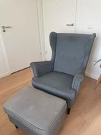 STRANDMON oorfauteuil met poef, Huis en Inrichting, Fauteuils, Ophalen, Zo goed als nieuw, 75 tot 100 cm