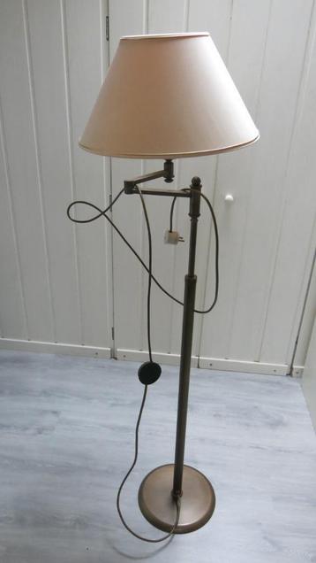 Staande lamp, koper. beschikbaar voor biedingen