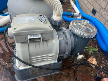 Intex Zandfilterpomp 6m3 + Skimmer beschikbaar voor biedingen