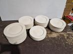 39 stuks borden off white 24cm doorsnee €1,50 pst, Gebruikt, Ophalen of Verzenden, Bord(en), Overige stijlen
