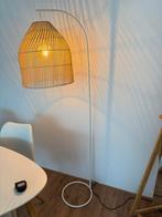 Staande vloerlamp rotan, Huis en Inrichting, Lampen | Vloerlampen, Ophalen, Zo goed als nieuw, 150 tot 200 cm