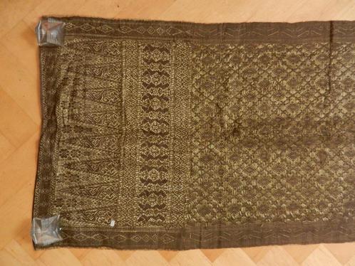 Oude omslagdoek / sarong bruin met gouddraad Sumatra 53 x162, Antiek en Kunst, Antiek | Kleden en Textiel, Ophalen of Verzenden