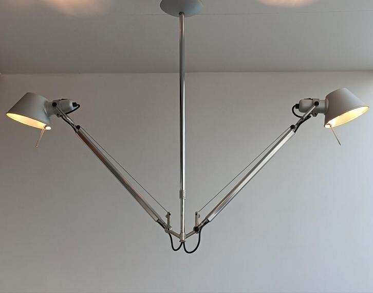 Artemide Tolomeo Due Bracci, Huis en Inrichting, Lampen | Hanglampen, Zo goed als nieuw, 75 cm of meer, Metaal, Overige materialen