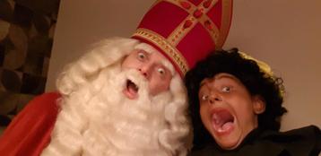 Totale sinterklaas set met pieten pakken en accessoires  beschikbaar voor biedingen