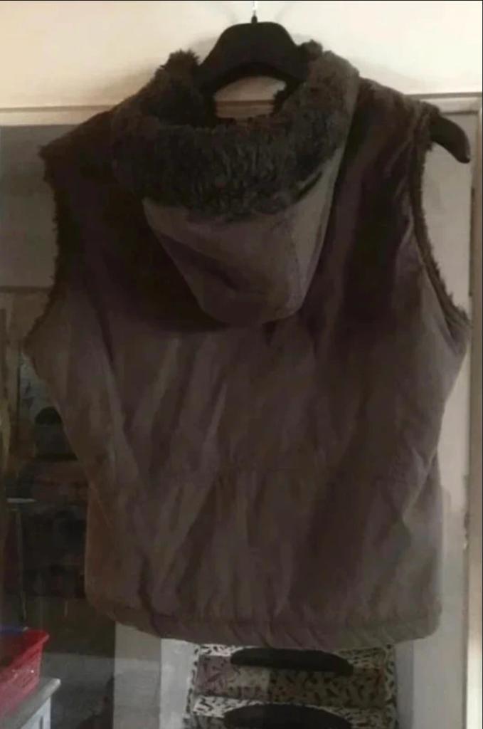 Leuke legergroene gevoerde bodywarmer maat 40 nu 14,99€, Kleding | Dames, Bodywarmers, Maat 38/40 (M), Ophalen of Verzenden, Essentials