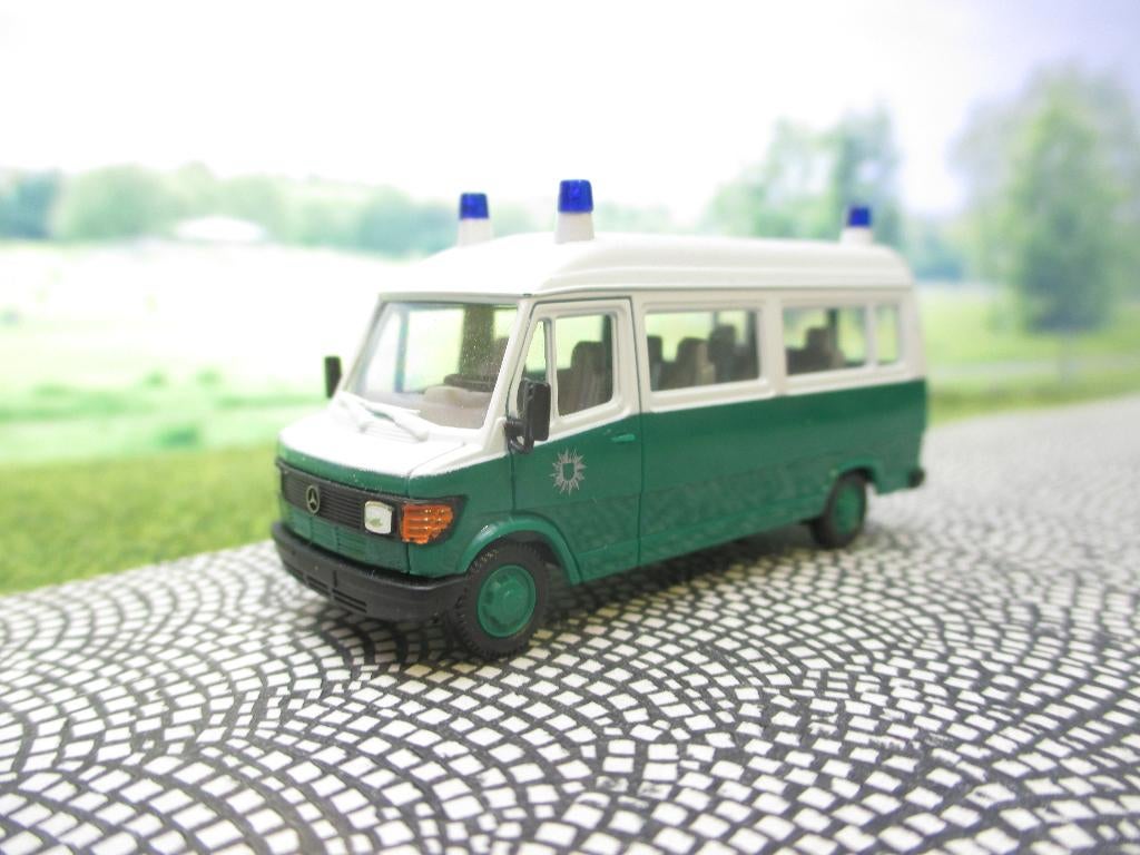Mercedes Benz 207D Hochdach Herpa Polizei Politie groen+wit, Ophalen of Verzenden, Gebruikt, Bus of Vrachtwagen, Herpa