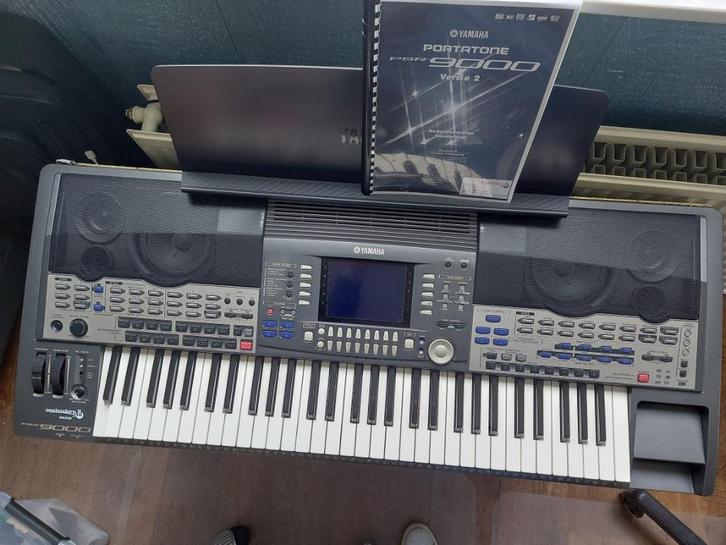 Yamaha keyboard PSR 9000, Muziek en Instrumenten, Keyboards, Gebruikt, 61 toetsen, Yamaha, Aanslaggevoelig, Met standaard, Midi-aansluiting