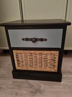 Nachtkastje met mandje en lade, Huis en Inrichting, Slaapkamer | Nachtkastjes, Ophalen, Minder dan 45 cm