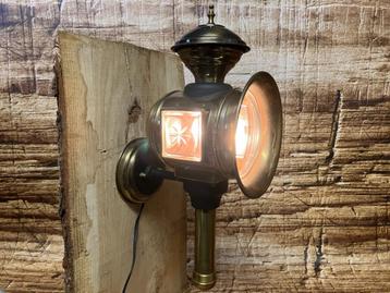 Antieke koetslamp. beschikbaar voor biedingen