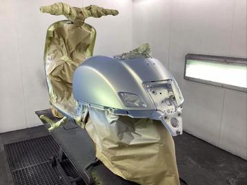 Vespa schade Vespa spuiten schade herstel of nieuw kleurtje  beschikbaar voor biedingen