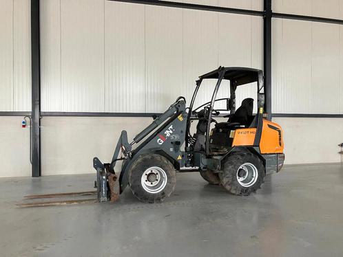 Te koop giant V452T HD minishovel/shovel (bj 2013), Zakelijke goederen, Machines en Bouw | Kranen en Graafmachines, Wiellader of Shovel