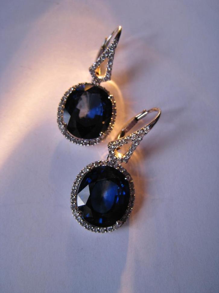 GOUD - GOUDEN OORBELLEN m. BRILJANT EN GROTE NAT. SAFFIER, Sieraden, Tassen en Uiterlijk, Oorbellen, Nieuw, Hangers, Goud, Goud