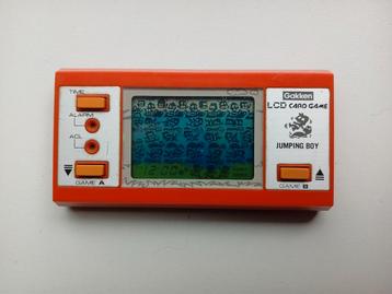 LCD retro 1982 fishing boy beschikbaar voor biedingen