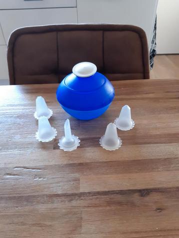 Tupperware slagroomspuit/ garneerbol beschikbaar voor biedingen