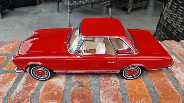 Mercedes 280sl Pagode 1/12. Premium classixxs incl. Doos., Hobby en Vrije tijd, Modelauto's | 1:5 tot 1:12, Zo goed als nieuw