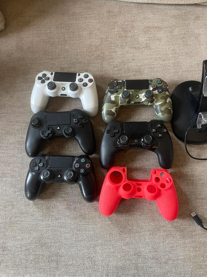 Playstation 4 pro met controllers en spellen, Spelcomputers en Games, Spelcomputers | Sony PlayStation Consoles | Accessoires