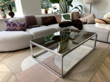 Mid century space age verschroomde salontafel met rookglas beschikbaar voor biedingen