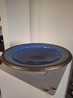 Grote oude blauwe craquelé schaal met metalen rand, Antiek en Kunst, Antiek | Schalen, Ophalen of Verzenden