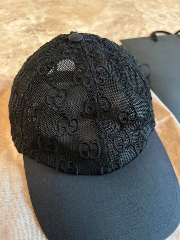 Originele Gucci pet met bon zwart beschikbaar voor biedingen
