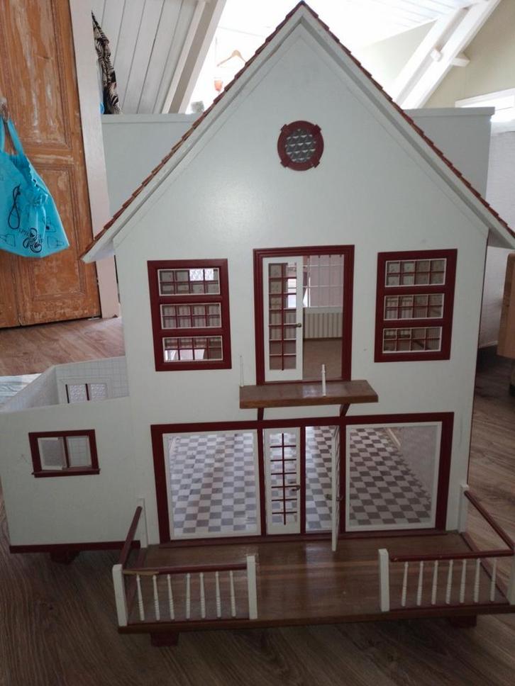 Prachtig poppenhuis die aandacht verdiend, Verzamelen, Poppenhuizen en Toebehoren, Poppenhuis, Ophalen