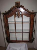 Hang vitrine, Ophalen