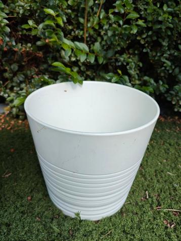 1 x IKEA grote bloempot geschikt voor binnen en balkon beschikbaar voor biedingen