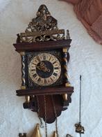 Antieke zaanse Wandklok met Atlas Figuur, Antiek en Kunst, Antiek | Klokken, Ophalen