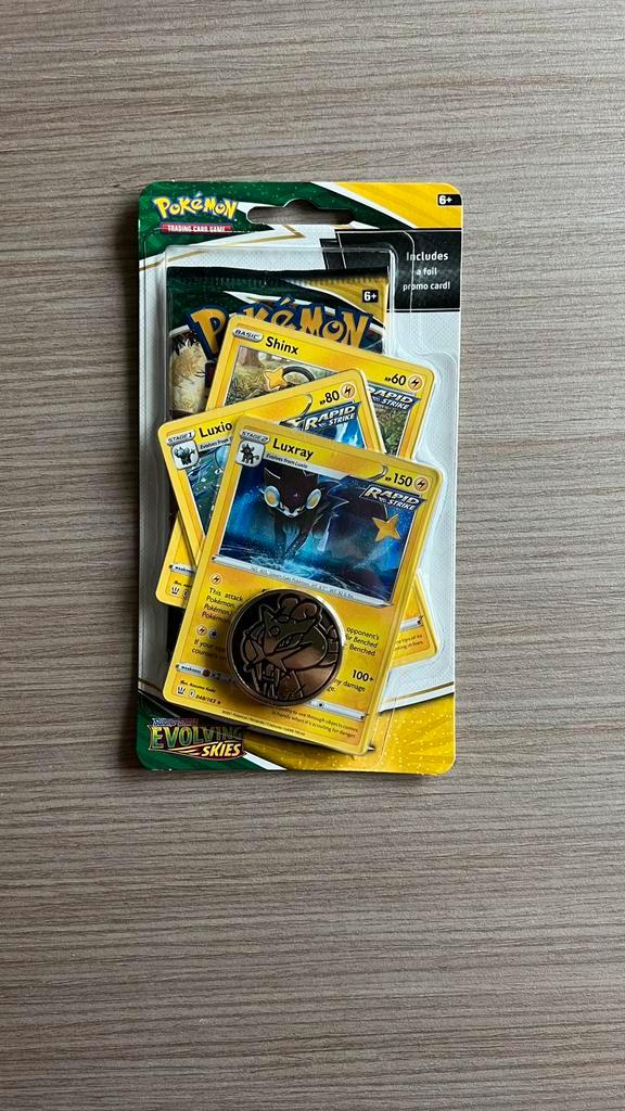 Evolving skies checklane blister booster, Hobby en Vrije tijd, Verzamelkaartspellen | Pokémon, Zo goed als nieuw, Booster, Ophalen of Verzenden