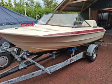 Leuke skibsplast met 15yamaha en trailer.  beschikbaar voor biedingen