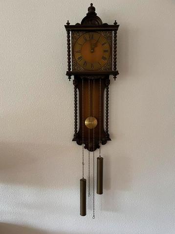 Mooie wandklok beschikbaar voor biedingen