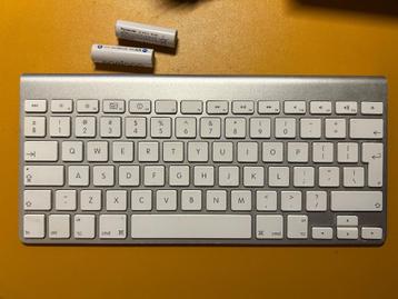 Apple wireless keyboard (2xAA batteries) beschikbaar voor biedingen