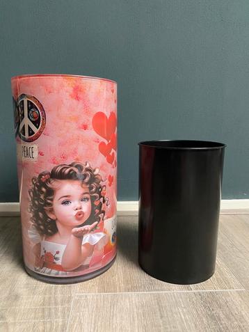 Vaas Peace beschikbaar voor biedingen