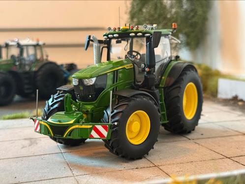 John deere 6250R Wiking verbouwd 1:32, Hobby en Vrije tijd, Modelauto's | 1:32, Zo goed als nieuw, Tractor of Landbouw, Overige merken