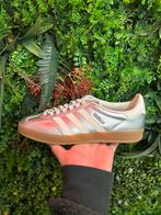 Adidas Gazelle Zilver - Maat 43 1/3 - Nieuw!, Ophalen of Verzenden, Nieuw, Overige kleuren, Sneakers of Gympen