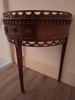 Louis Seize demi lune wandtafeltje, Ophalen