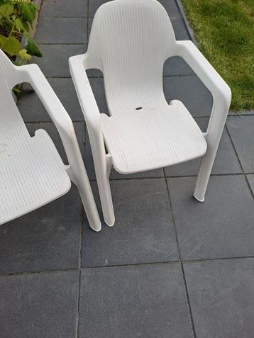 4 stoelen Hartman stapelbaar gebruikt bieden - snel ophalen beschikbaar voor biedingen