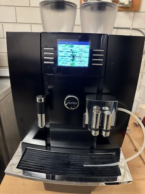 Jura Giga X8c Professional espressomachine, Witgoed en Apparatuur, Koffiezetapparaten, Gebruikt, Koffiebonen, Espresso apparaat