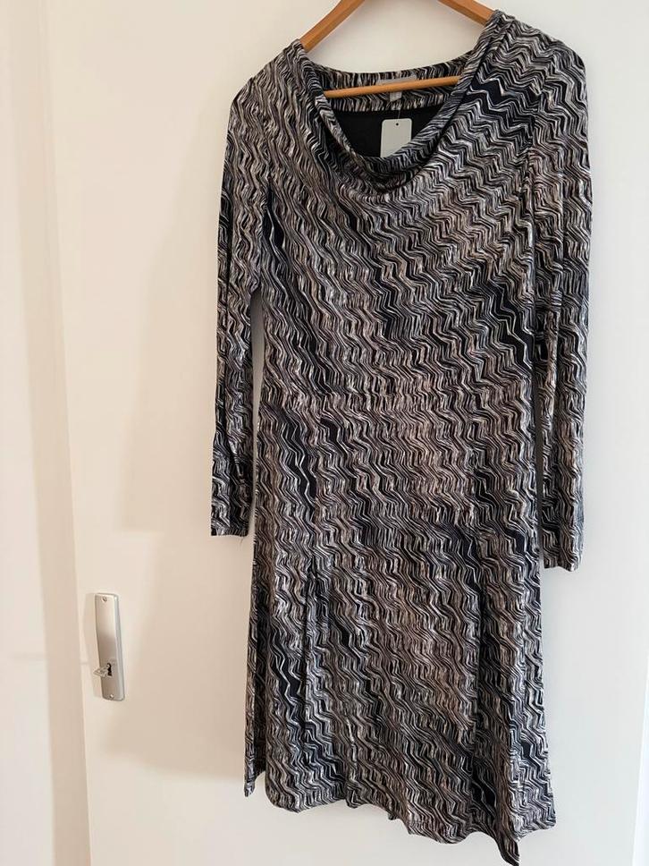 San Martino Jurk Maat 38 - Nieuw met kaartjes!, Kleding | Dames, Jurken, Nieuw, Maat 38/40 (M), Overige kleuren, Knielengte, Ophalen of Verzenden