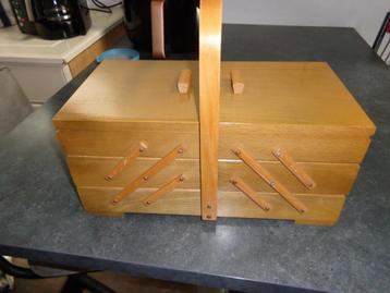  naaimeubel   nostalgische naaidoos   beschikbaar voor biedingen