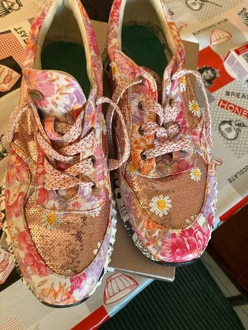 Italiaanse Dames Sneakers Maat 45 zo goed aks nieuw beschikbaar voor biedingen