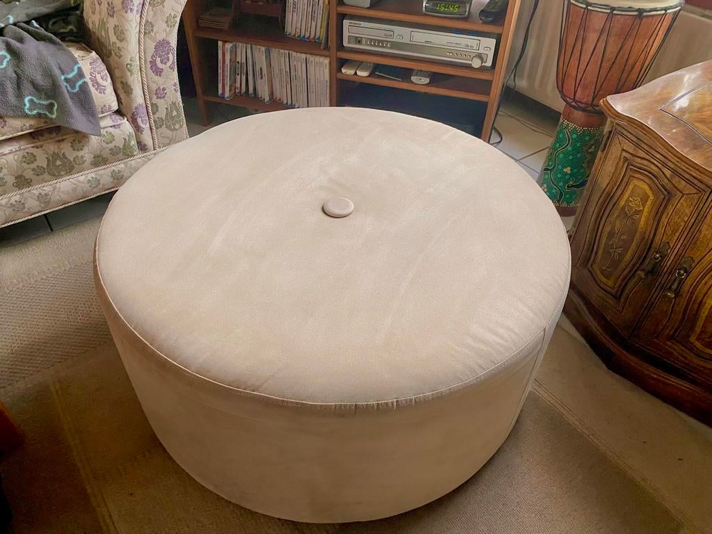 Ronde beige poef / voetenbankje, Huis en Inrichting, Banken | Voetenbanken en Poefen, Gebruikt, Rond, Minder dan 50 cm, Ophalen of Verzenden